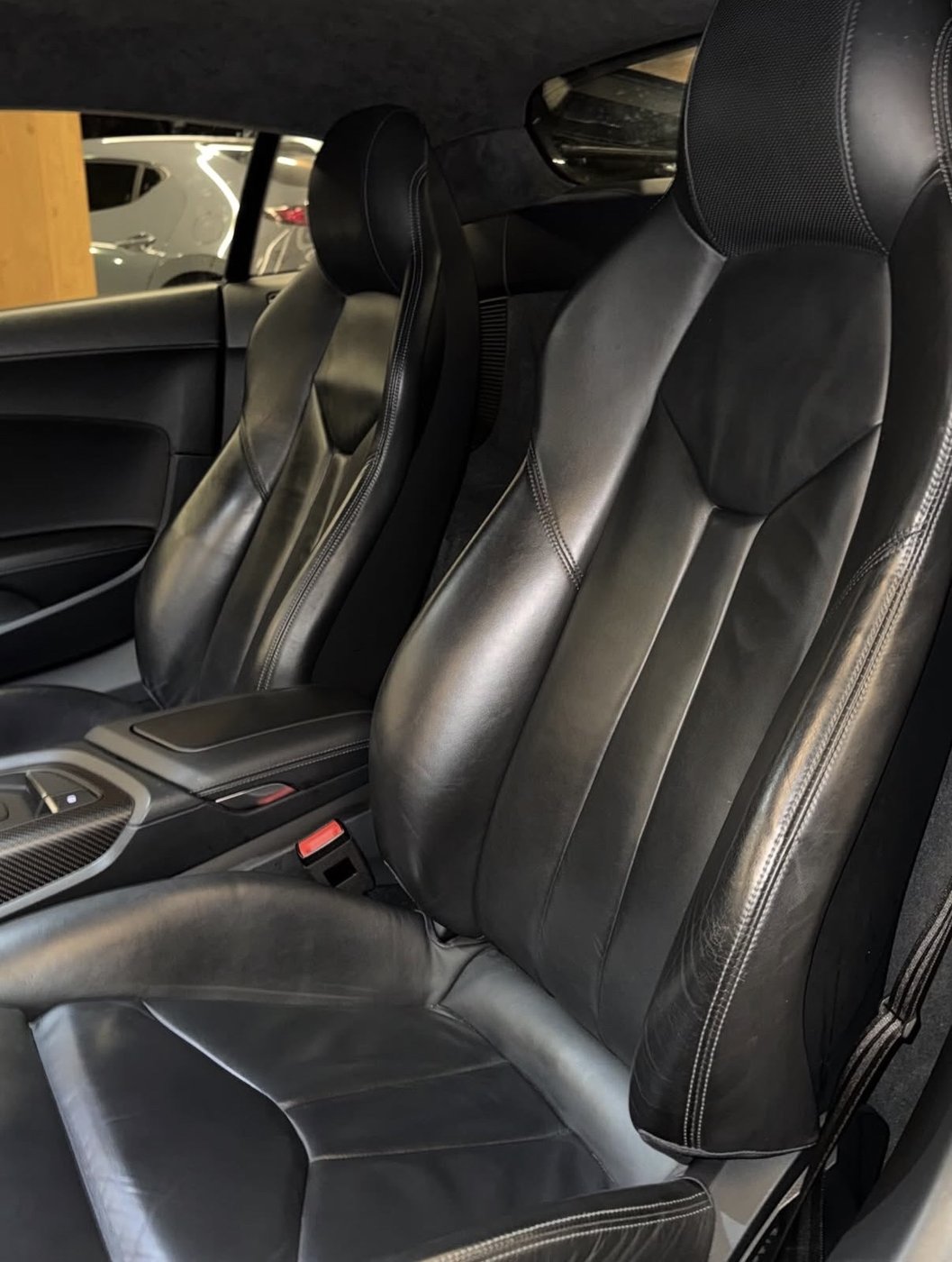 Audi R8 V10 Plus — vue 5
